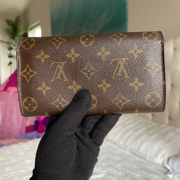Authentic LOUIS VUITTON
Monogram - Picture 5 of 16